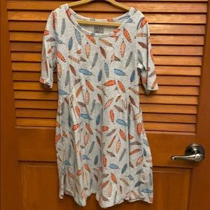 6x Feather print dress